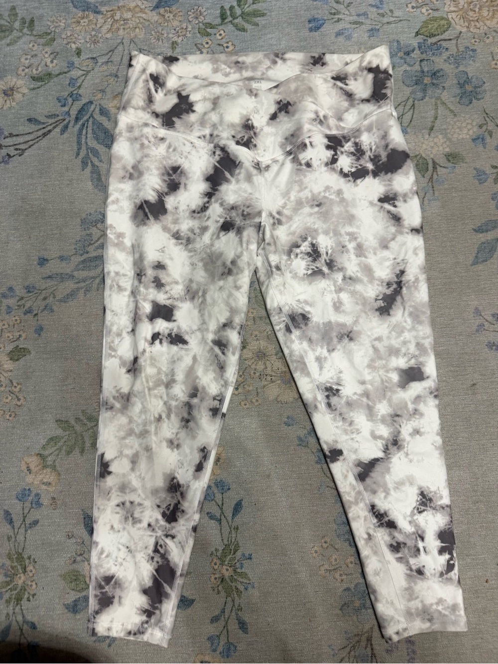 Women’s Tie-Dye Active Capri Leggings - White & Gray